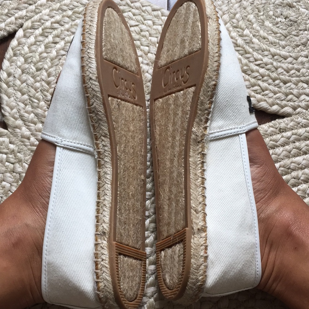 Suns out buns out slip ons - Picture 2 of 2